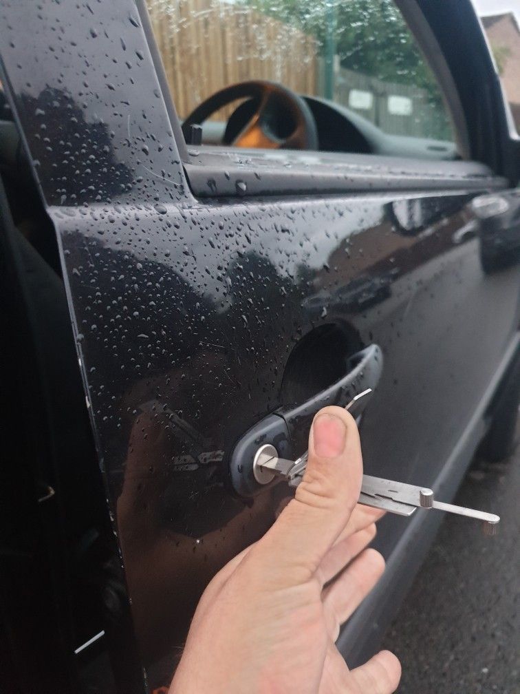 Locksmith services for car lockout in Waterbury CT